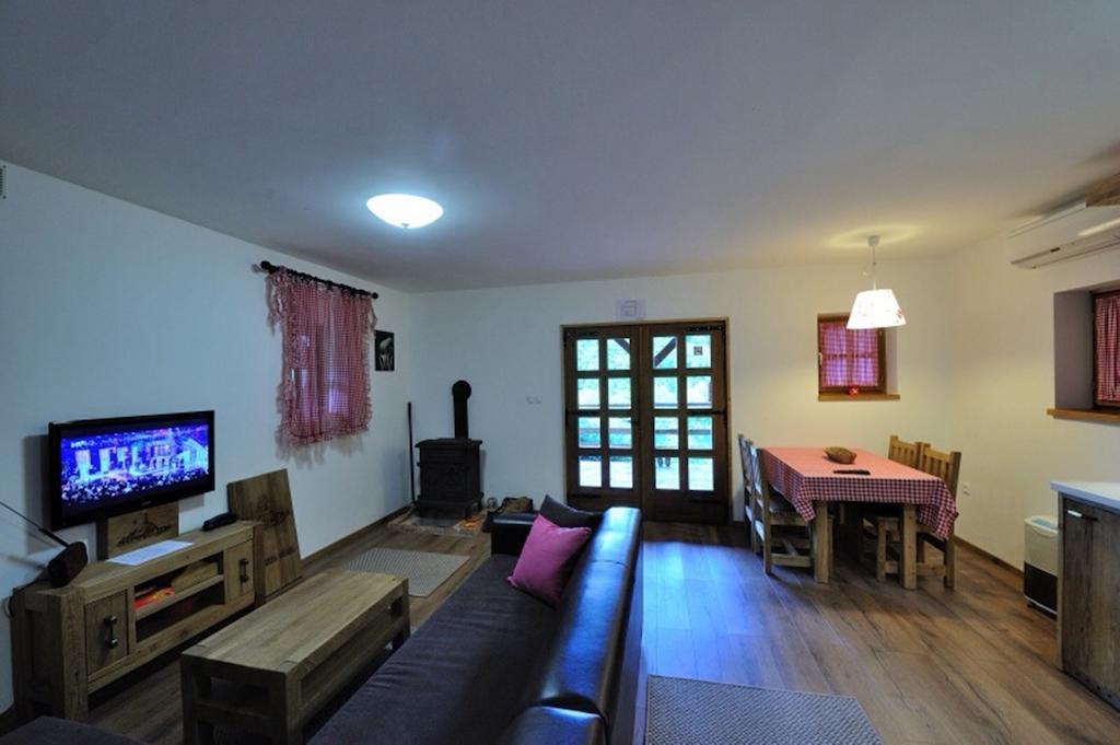 Apartment Drvena Kuca Mreznica Gornji Zvečaj 客房 照片